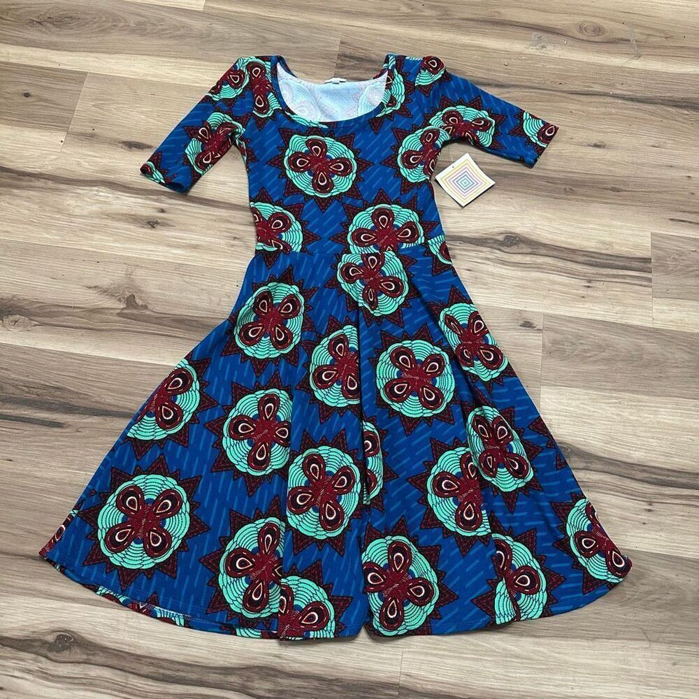 Lularoe Nicole fit & flare artsy travelcore S knit skater dress
